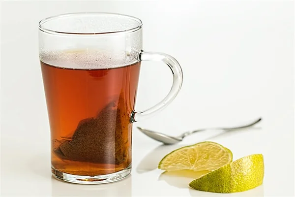 バラにコーヒー粉を撒く理由と、十月に効果的な使い方のコツ